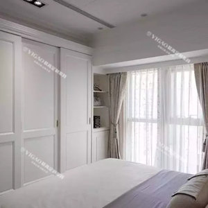 你選到頂?shù)亩ㄖ埔鹿襁€是不到頂?shù)亩ㄖ埔鹿?>

                        <h4><font>你選到頂?shù)亩ㄖ埔鹿襁€是不到頂?shù)亩ㄖ埔鹿?/font><span>2016-08-06</span></h4>

                        <p>定制衣柜的時候，你有注意到么？有的人定制衣柜是到頂?shù)囊鹿瘢怯械亩ㄖ频囊鹿竦捻斁碗x房頂還有一部分距離。很多人在定制衣柜的時候都會有一個糾結(jié)，衣柜是到頂好還是不到頂好呢？小編為大家總結(jié)了一些定制衣柜到頂與不到頂?shù)膬?yōu)缺點，以便大家更好的選擇。</p>

                        <a href=